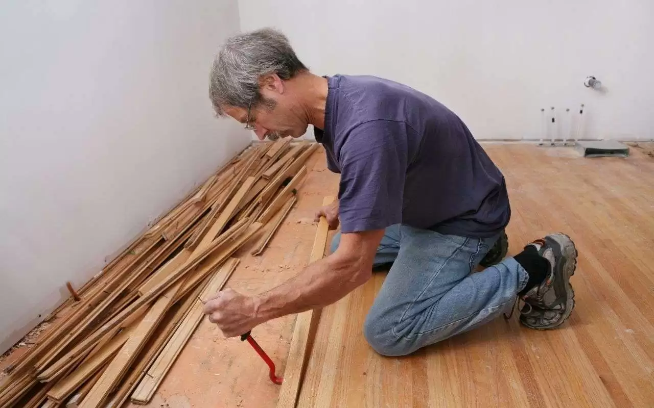 how-to-remove-hardwood-floor